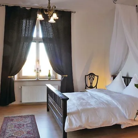 Schloss Tressow Апартаменты *
